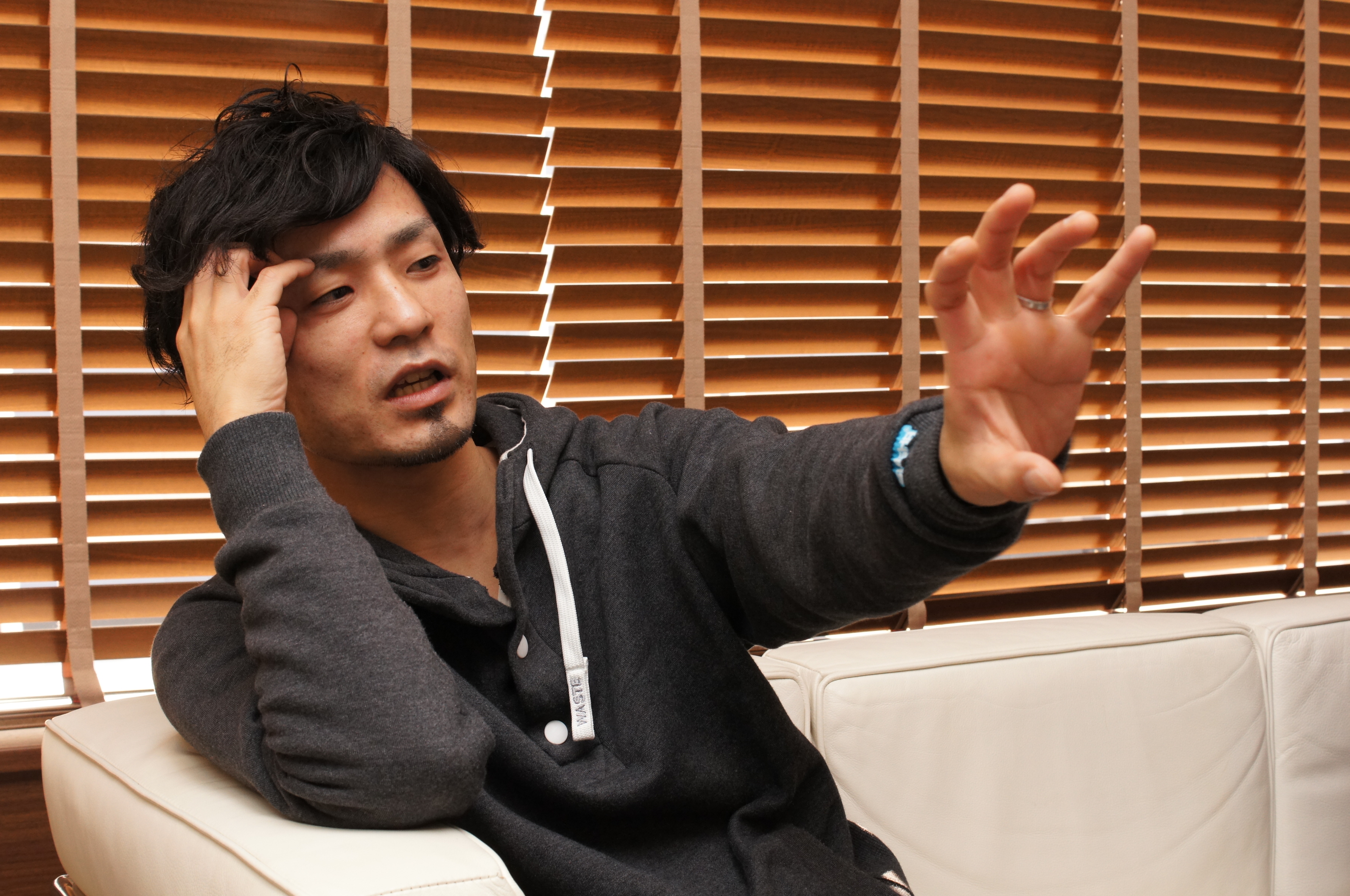 自分しかできないことをマニュアルにして、他の人に引き継ぎ、自分の時間を作らないと新しいことに取り組めないと語るJimdoチームの駒井さん