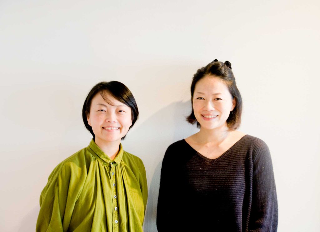 and.スタッフの大賀 美穂(オオガ ミホ)さん(左)とデザイナーの町田 美紀(マチダ ミキ)さん