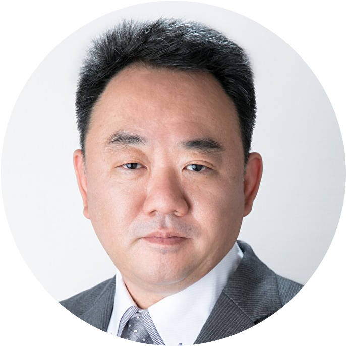 金融業界を通じ、社会の裏側を垣間見て、人間の心と表現、行動に興味を持ち、コミュニケーション教育の業界へ飛び込む。 身の回りで起きた出来事を臨場感たっぷりに話すことを得意とし、聞く人を惹きつける講義で受講者の人気を博している。 主な著書に「一流の聞く力（総合法令出版）」「心がやわらぐ会話の作法（コスミック出版）」などがある。